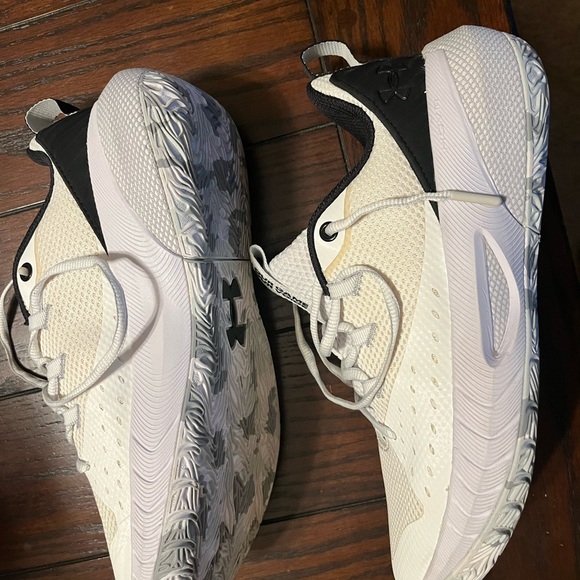 Under armour sneakers womens - Picture 3 of 3